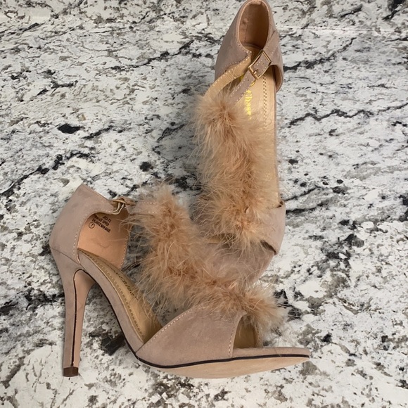 Nude  Feathered Single Sole High Heels Size 8 - Picture 14 of 15